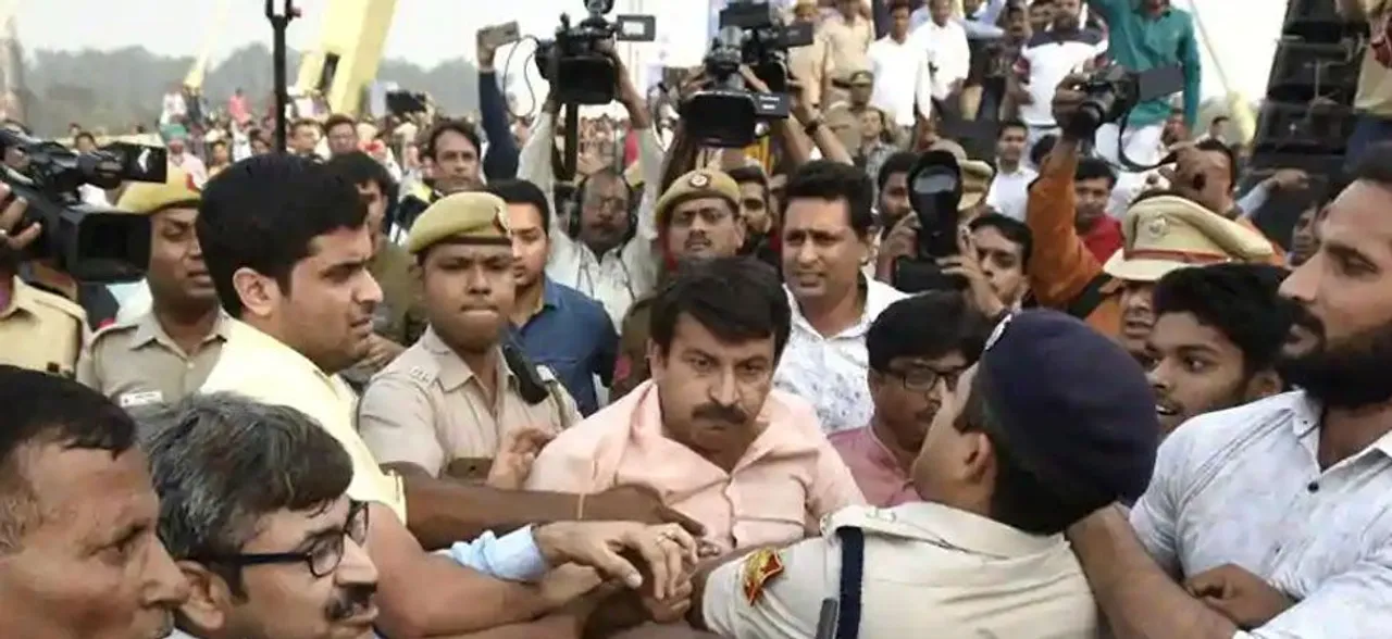Signature Bridge पर घमासान जारी, केजरीवाल, मनोज तिवारी, अमानतुल्ला के खिलाफ FIR दर्ज