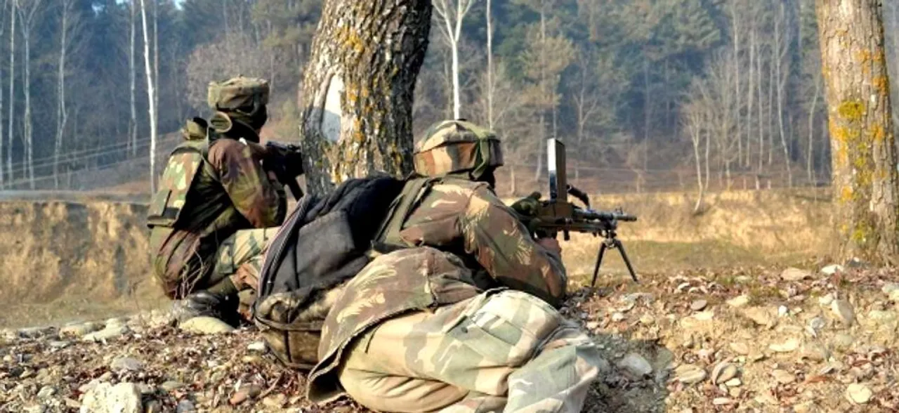 जम्मू-कश्मीर: पुलवामा में सुरक्षाबलों-आतंकवादियों के बीच मुठभेड़, जवानों ने दो आतंकियों को ढेर किया