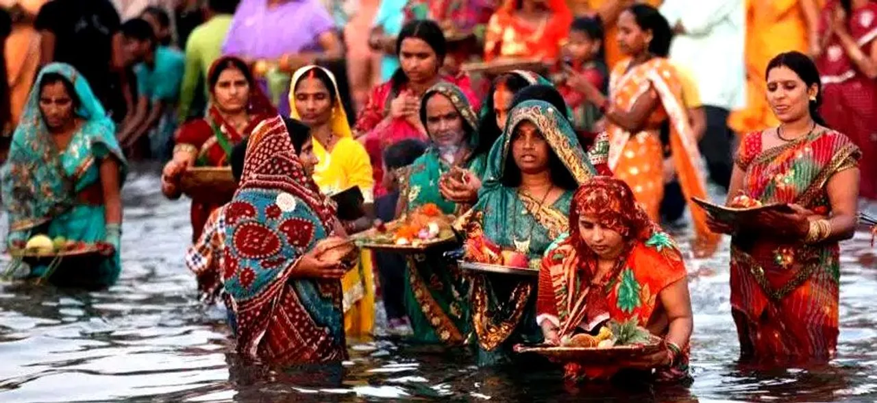 छठ पर फेमस हैं ये 5 भोजपुरी गानें, क्या आपने सुना खेसारी लाल यादव और पवन सिंह का नया गाना