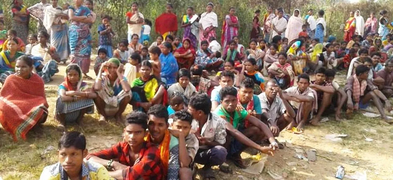 छत्तीसगढ़ चुनाव:  मतदाताओं में उत्‍साह, 4 बजे तक करीब 65% वोटिंग, देखें तस्‍वीरें