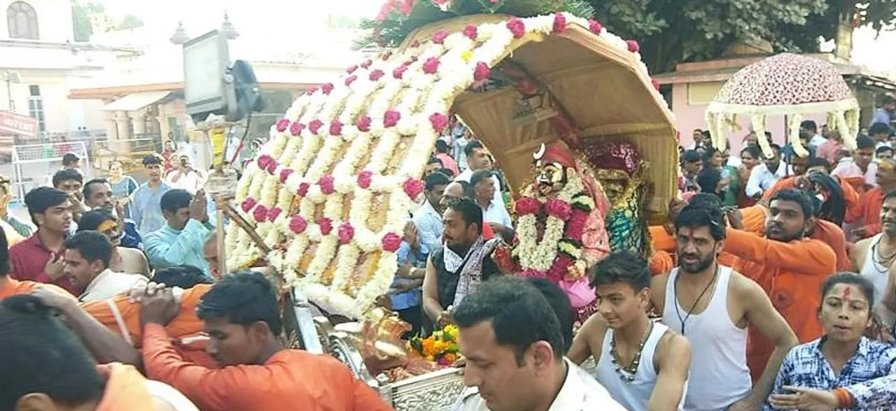 नगर भ्रमण पर निकले भगवान महाकाल को गार्ड ऑफ ऑनर