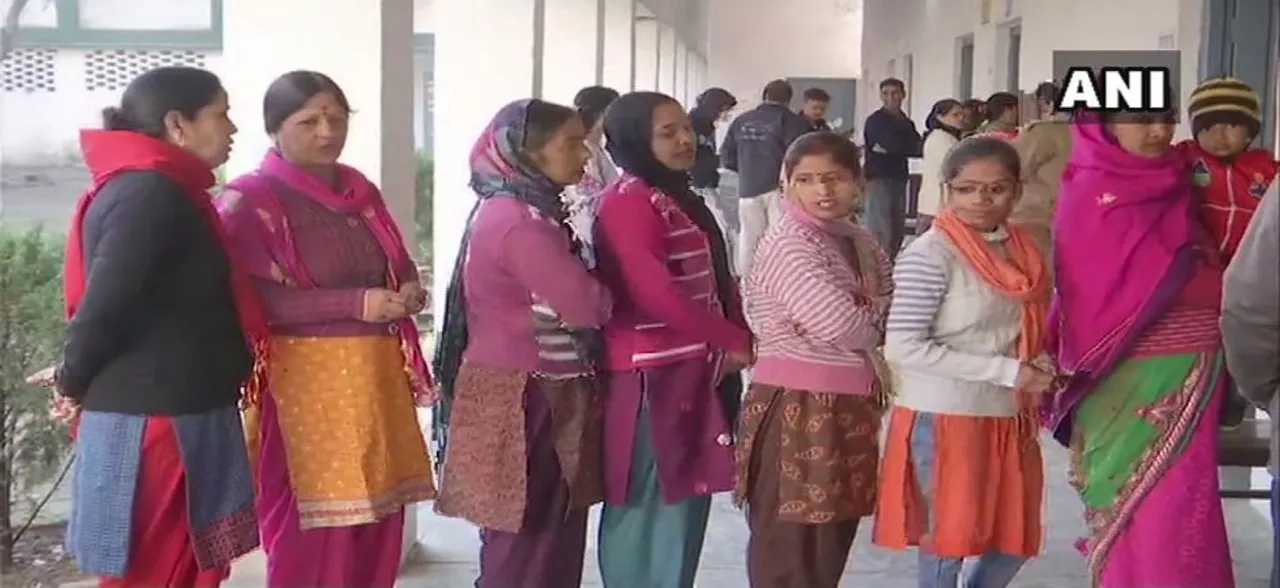 उत्‍तराखंड में नगर निकाय चुनाव के लिए शुरू हो गया मतदान, बूथों पर लगी हैं लंबी कतारें