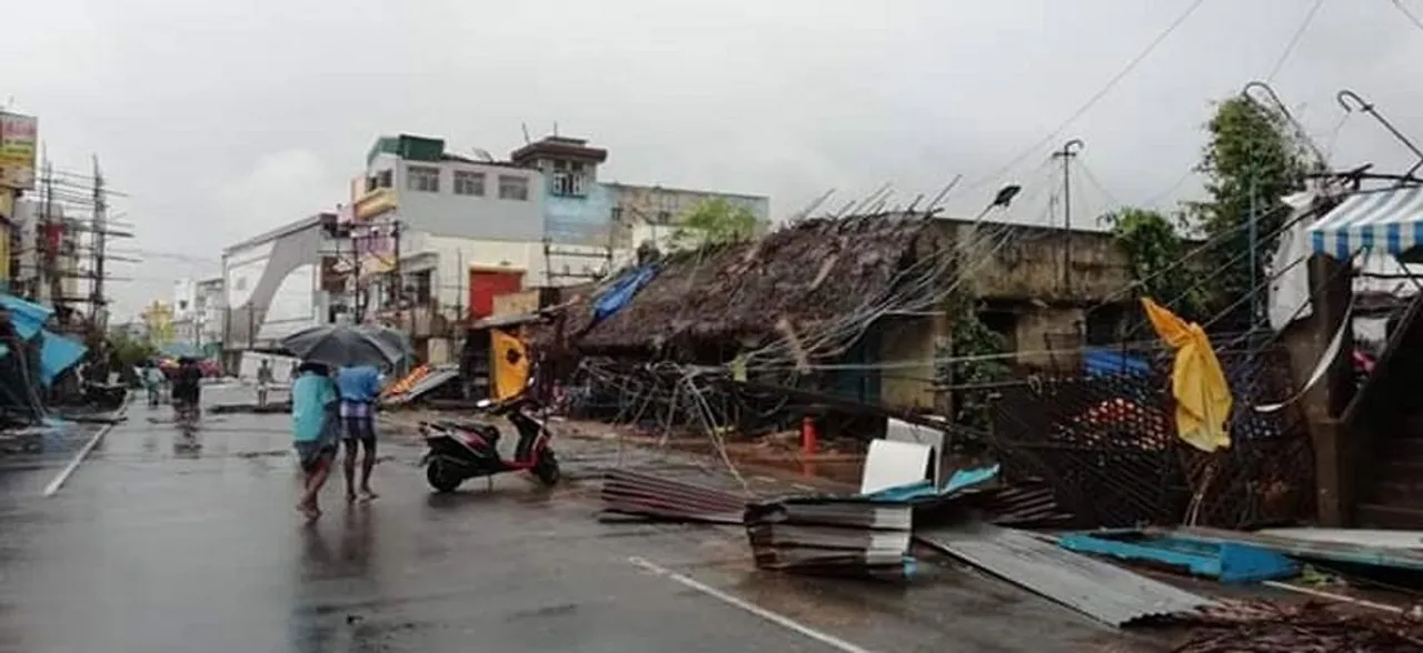 तमिलनाडु में चक्रवाती तूफान 'गज' से 45 लोगों की मौत, 2.5 लाख लोग राहत शिविरों में
