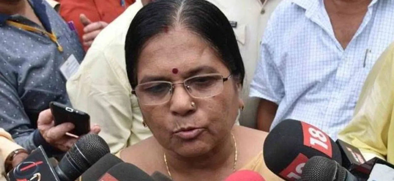 बिहार की पूर्व मंत्री मंजू वर्मा ने नाटकीय अंदाज में मंझौल कोर्ट में किया सरेंडर, जानें कैसे पहुंचीं कोर्ट