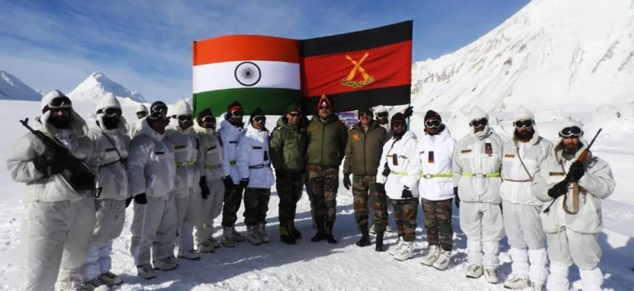 उत्तरी सैन्य कमांडर ने सियाचिन का दौरा किया, सैनिकों से हुए रुबरु
