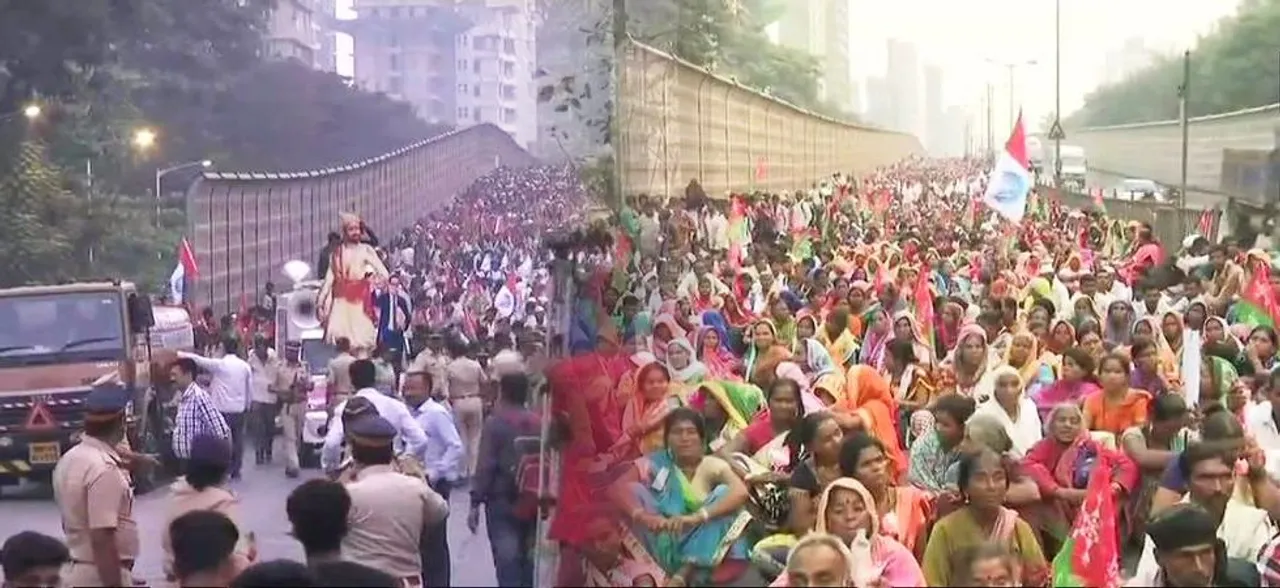 मुंबई में अपनी मांगों को लेकर सड़कों पर उतरे किसान, फडणवीस ने दिया बातचीत का न्यौता