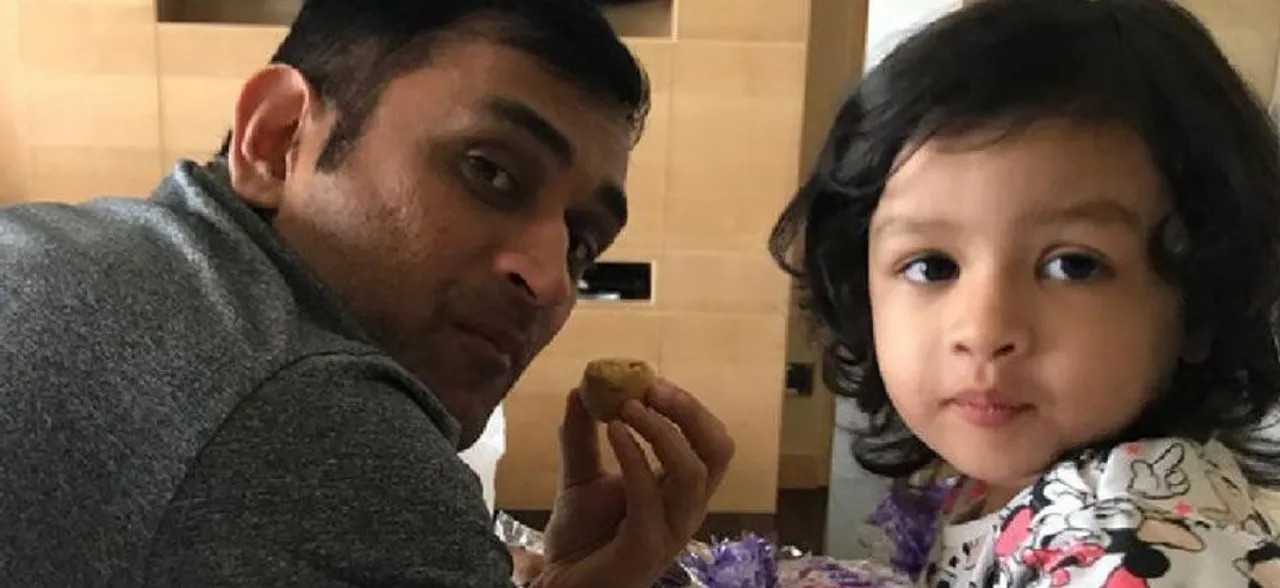 Watch: बेटी जीवा के साथ मस्ती करते दिखे महेंद्र सिंह धोनी, शेयर की वीडियो
