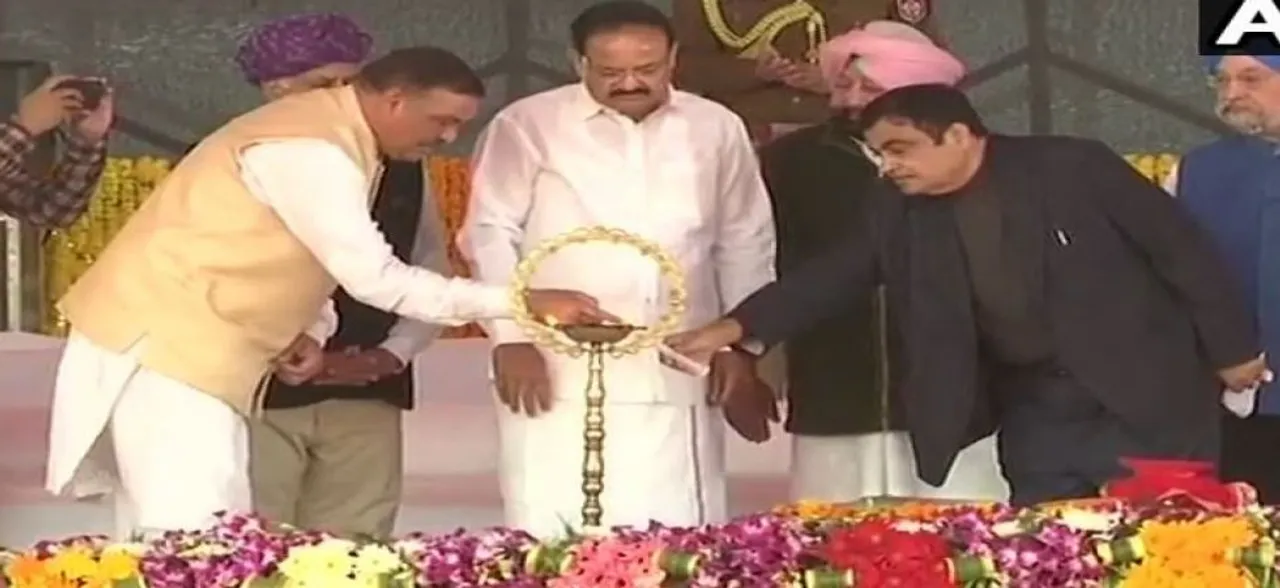 उपराष्ट्रपति वेंकैया नायडू ने डेरा बाबा नानक-करतारपुर साहिब रोड गलियारे की रखी आधारशिला