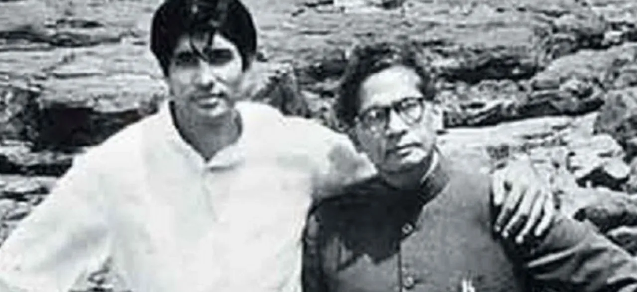 हरिवंश राय बच्चन के जन्मदिन पर भावुक हुए बिग बी, शेयर की पापा से जुड़ी ये पोस्ट