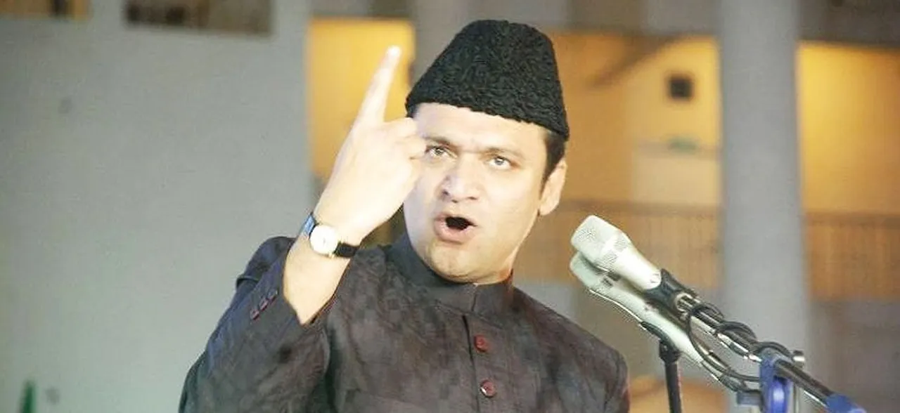 पीएम नरेंद्र मोदी पर अकबरुद्दीन ओवैसी का निशाना, बोले- चायवाला थे, अब प्रधानमंत्री हैं इसलिए पीएम बन जाएं