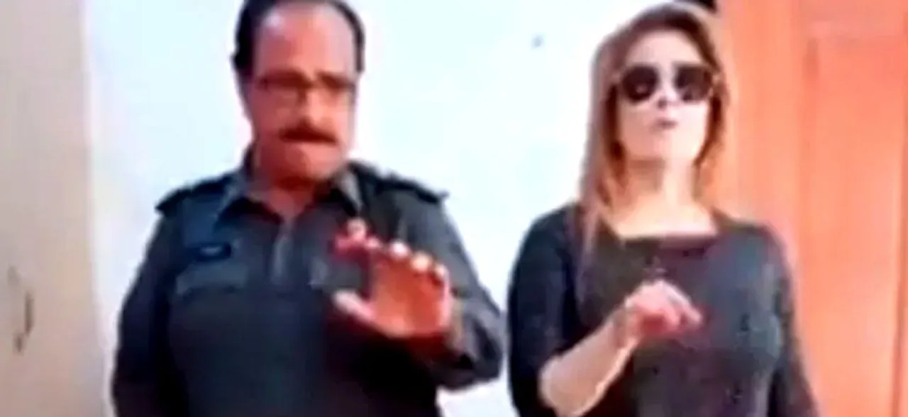'पुलिस ऑफिसर' ने गोविंदा के गाने पर किया डांस तो मच गया बवाल, देखें VIRAL VIDEO