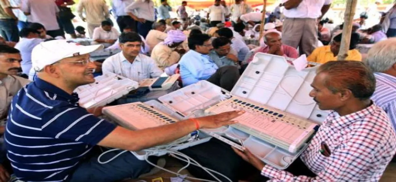 मध्य प्रदेश चुनाव: EVM की सुरक्षा पर रार जारी, कांग्रेस और बीजेपी ने एक-दूसरे को घेरा