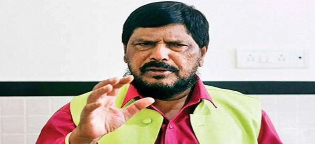 कार्यक्रम के दौरान युवक ने रामदास अठावले से की मारपीट, केंद्रीय मंत्री ने पुलिस को ठहराया जिम्मेदार