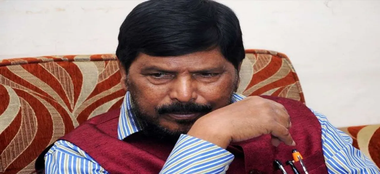 केंद्रीय मंत्री अठावले को भरी सभा में एक युवक ने जड़ा थप्पड़, RPI ने महाराष्ट्र बंद बुलाया