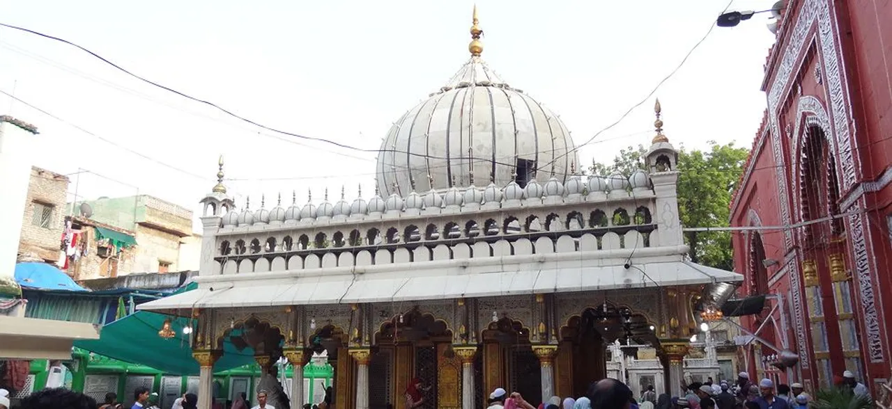 निजामुद्दीन दरगाह में महिलाओं के प्रवेश की याचिका पर दिल्ली हाई कोर्ट ने केंद्र और दिल्ली सरकार से मांगा जवाब