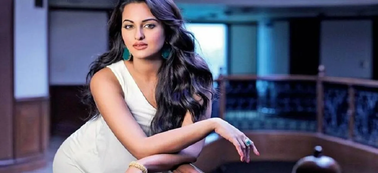 सोनाक्षी सिन्हा हुईं ऑनलाइन धोखाधड़ी का शिकार, मंगाया हेडफोन मिला लोहे का टुकड़ा