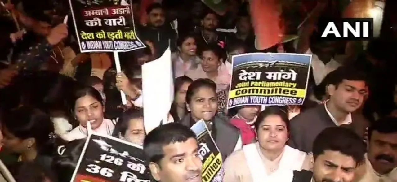 राफेल मामले में जेपीसी जांच की मांग को लेकर सड़क पर उतरी यूथ कांग्रेस, इंडिया गेट तक किया मार्च