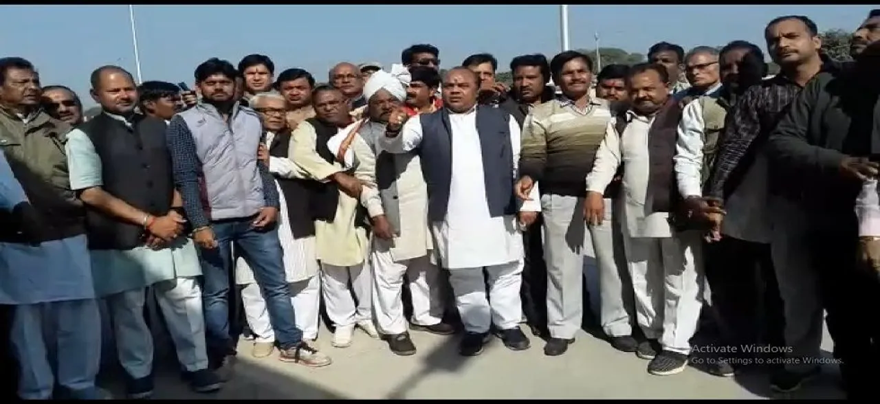 राफेल पर राहुल के स्‍टैंड पर भड़के भाजपाई, भोपाल में प्रदर्शन, बोले-कांग्रेस कर रही SC का अपमान