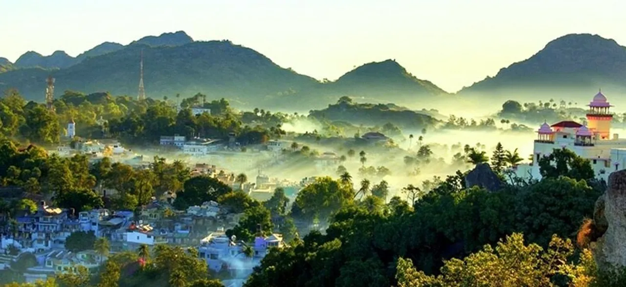 उत्तर भारत सर्दी का सितम, माउंट आबू में जमा बर्फ
