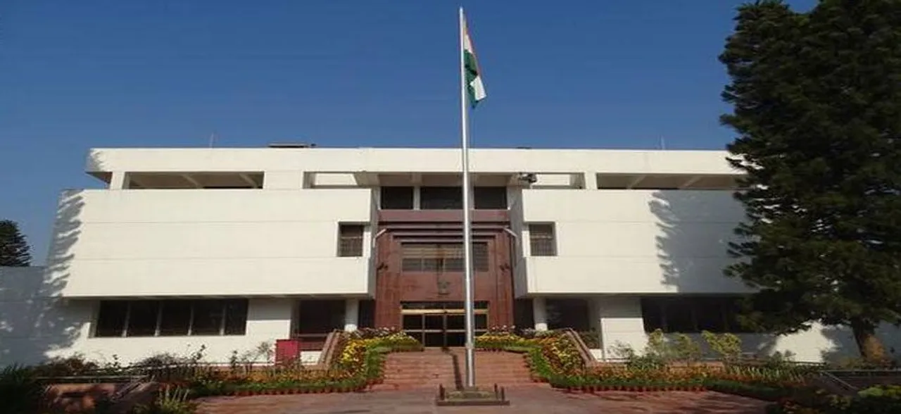 पाकिस्तान में भारतीय राजनयिकों को किया जा रहा है परेशान, गैस कनेक्शन काटा, इंटरनेट बंद