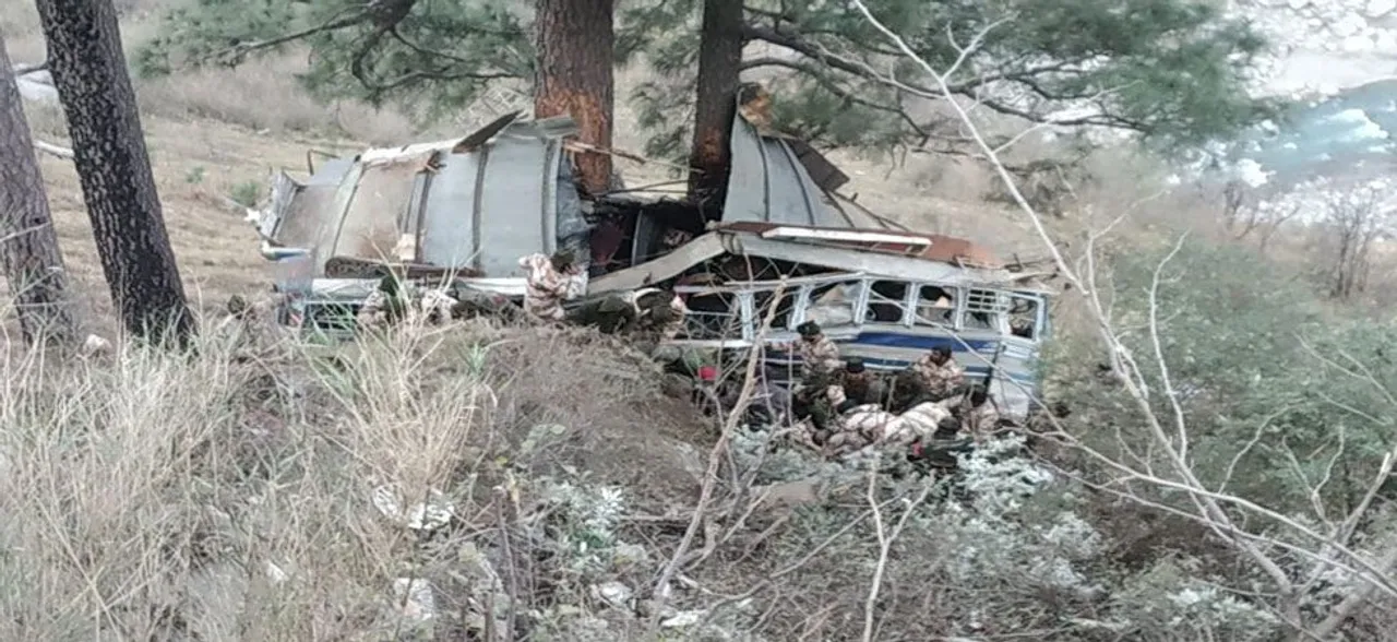 जम्‍मू-कश्‍मीर: ITBP के जवानों को ले जा रही बस खूनी नाले के पास खाई में गिरी, 1 जवान की मौत, 24 जख्मी