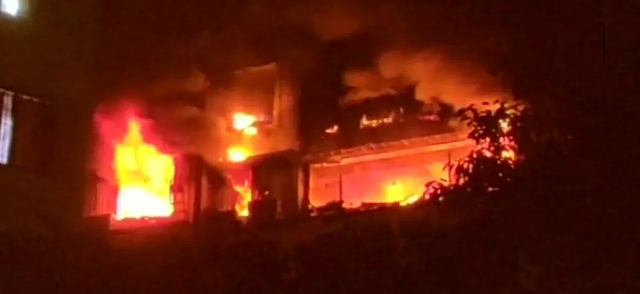 मुंबई: चेंबूर में सोसाइटी की बहुमंजिला इमारत में लगी भीषण आग, 5 की मौत, 2 घायल