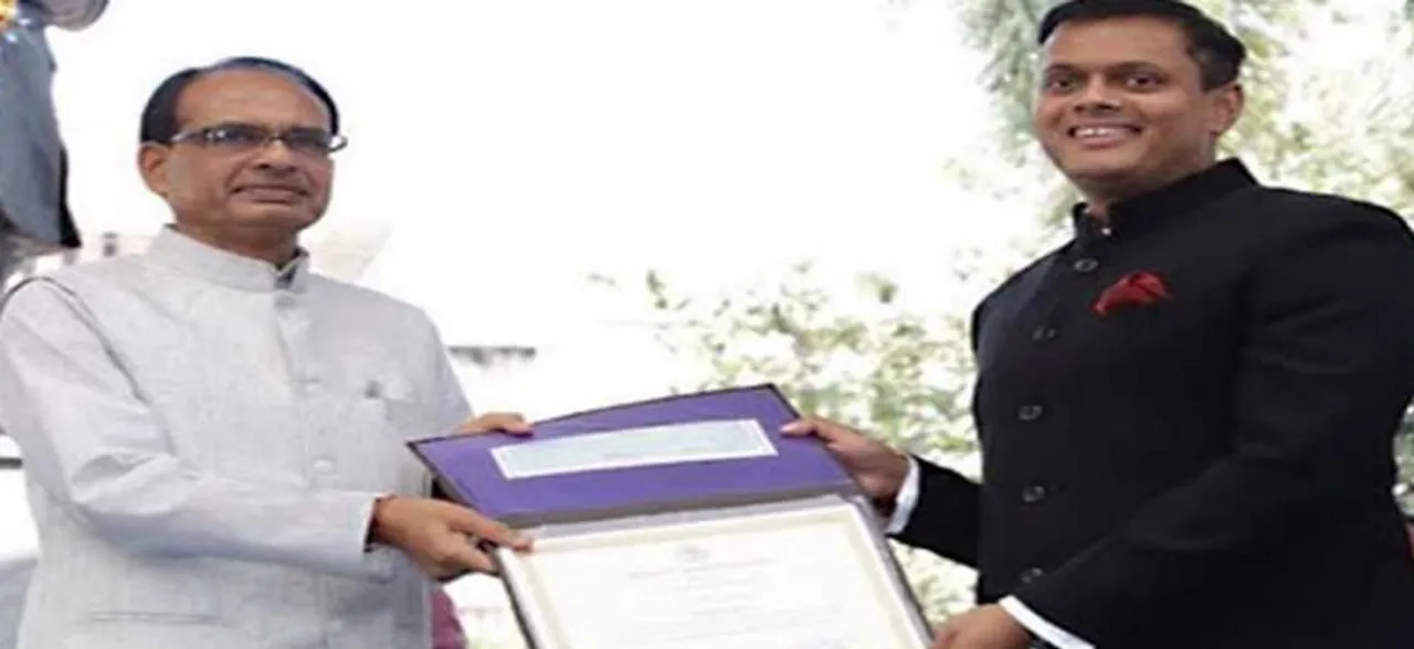 CM कमलनाथ के निशाने पर आए इंदौर के कलेक्टर, शिवराज सिंह चौहान के थे खास!