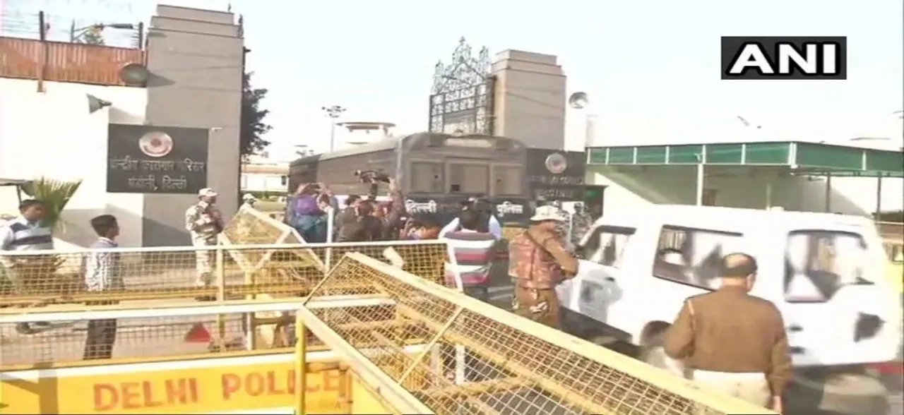 सिख दंगा: पूर्व कांग्रेस नेता सज्जन कुमार ने किया सरेंडर, दिल्ली के मंडोली जेल लाया गया