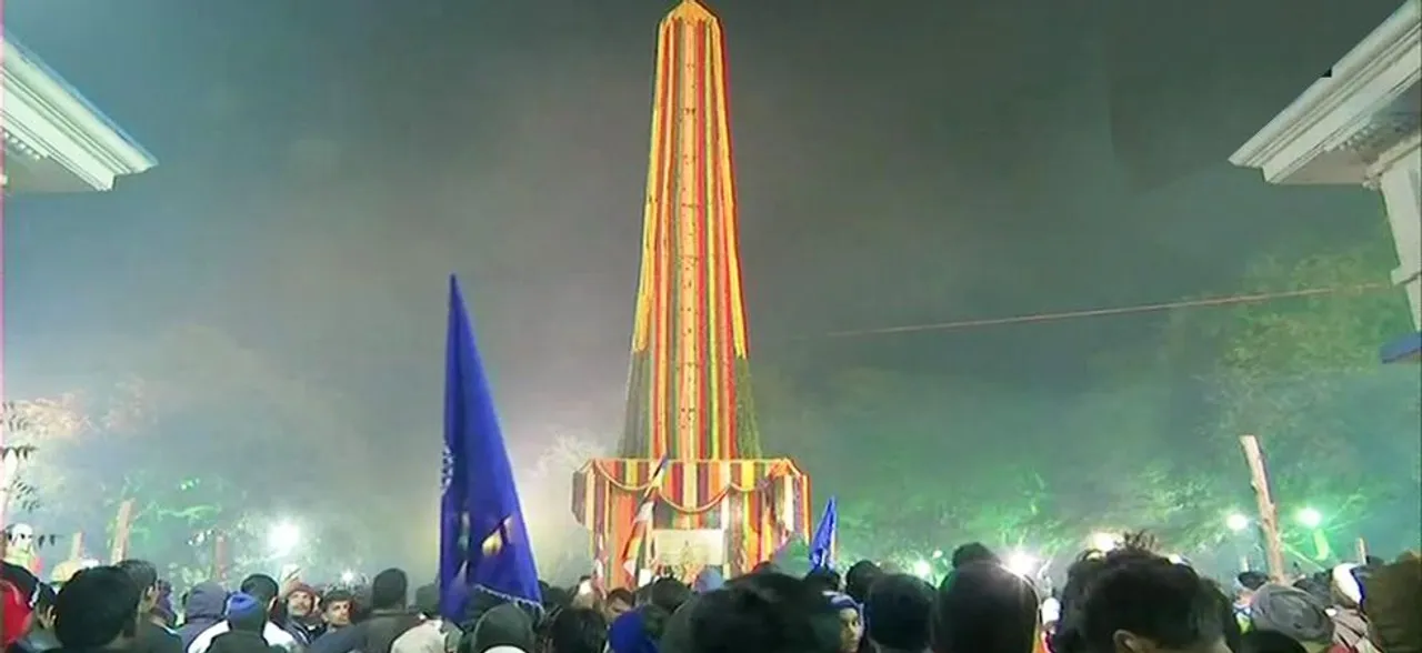 भीमा-कोरेगांव सालगिरह : विजय स्तंभ पर इकट्ठा हुए हजारों लोग, सुरक्षा कड़ी