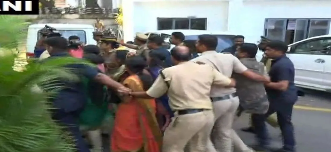 सबरीमाला मंदिर में दो महिलाओं के प्रवेश के विरोध में बीजेपी महिला मोर्चा का प्रदर्शन