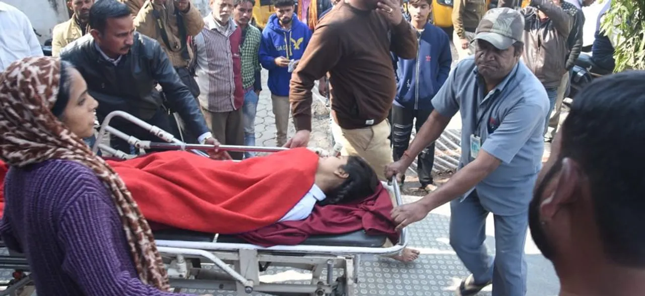 शिक्षिका की प्रताड़ना से तंग आठवीं की छात्रा ने स्‍कूल की दूसरी मंजिल से लगाई छलांग
