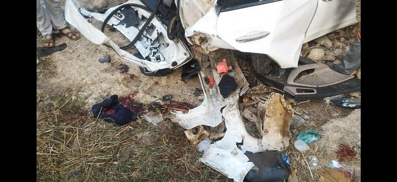 मध्‍य प्रदेश: पुलिया से 30 फीट नीचे गिरी कार के परखच्‍चे उड़े, मंजिल से पहले ही 3 लोगों की मौत