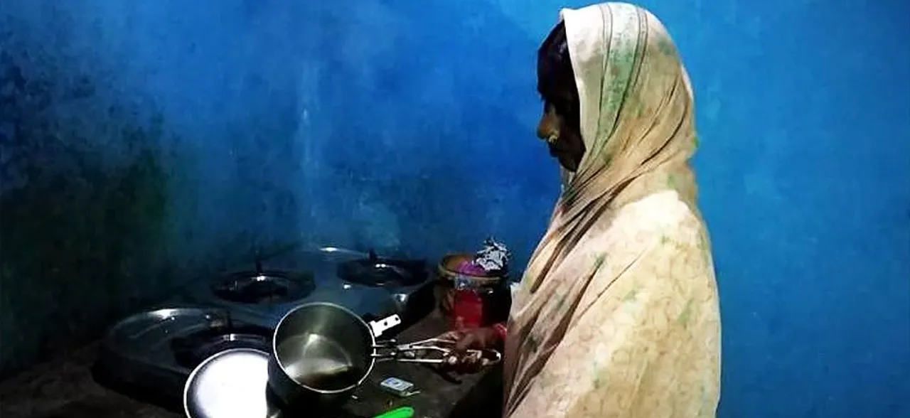 33 साल से केवल चाय पीकर जिंदा है यह महिला, चाय वाली चाची के नाम से हैं मशहूर