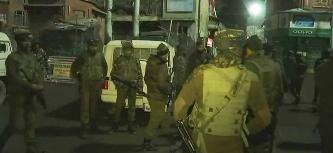 जम्मू-कश्मीर: नौशेरा सेक्टर में संदिग्ध आतंकियों ने किया IED ब्लास्ट, मेजर सहित एक जवान शहीद