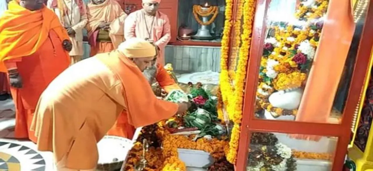 योगी आदित्‍यनाथ ने चढ़ाई बाबा गोरक्षनाथ को खिचड़ी, एक महीने तक चलने वाले मेले का आगाज