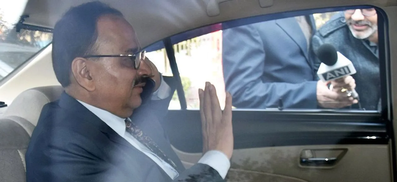 Snooping Case : आलोक वर्मा के खिलाफ एक और याचिका दाखिल, SIT जांच की मांग