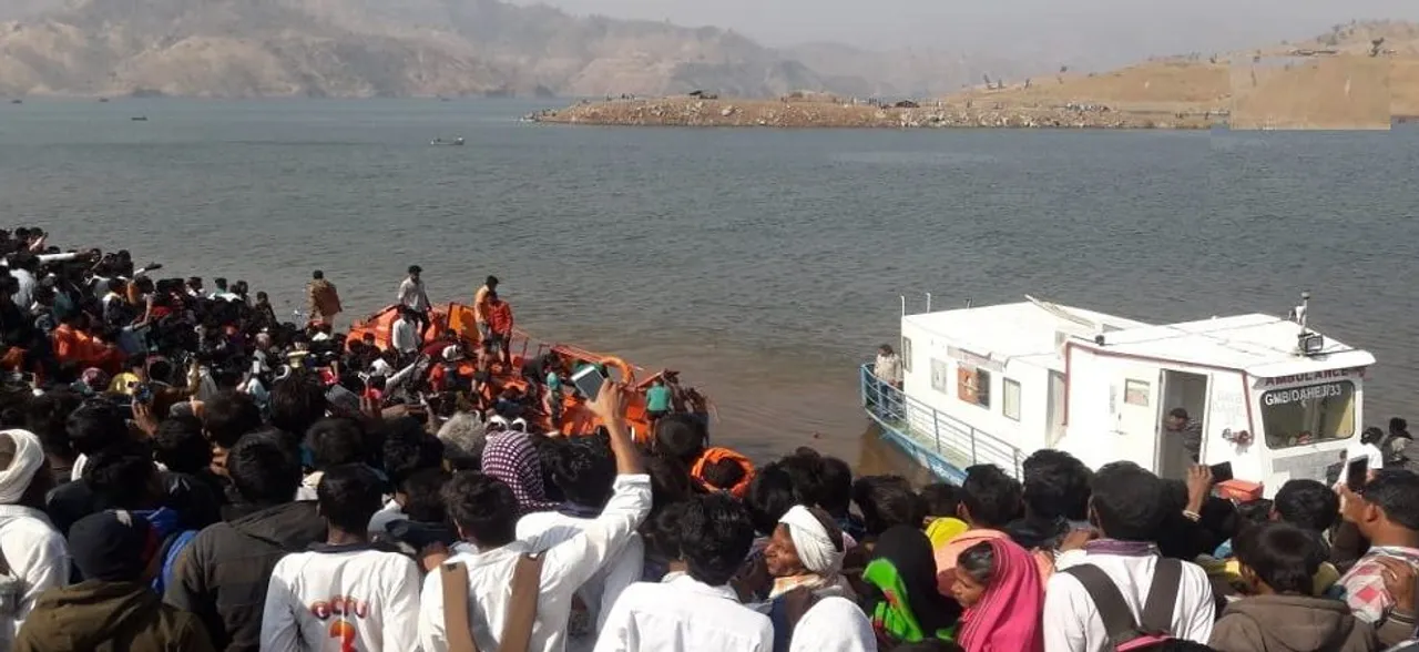 महाराष्ट्र:  मकर संक्रांति का स्नान करने गए लोगों की नाव नर्मदा नदी में पलटी, 6 की मौत, कई लापता