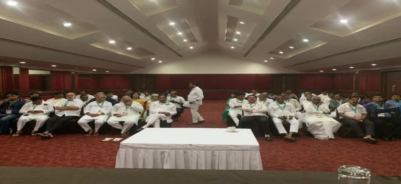 कर'नाटक' में घमासान जारी, सीएम कुमारस्वामी बोले बीजेपी विधायकों को सामान सझकर लगाती है बोली