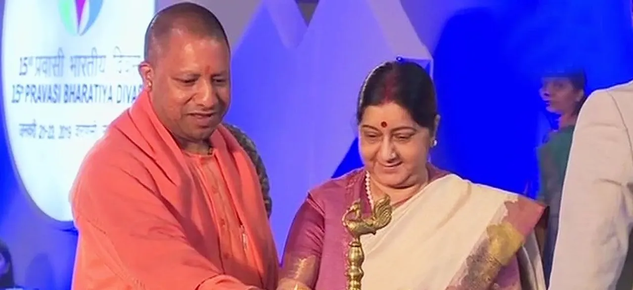 विदेश मंत्री सुषमा स्‍वराज और मुख्‍यमंत्री योगी आदित्‍यनाथ ने बनारस में किया प्रवासी भारतीय सम्‍मेलन का शुभारंभ