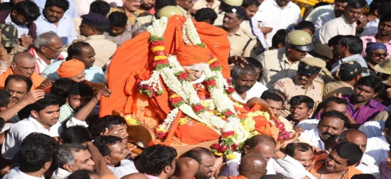 सिद्धगंगा मठ प्रमुख शिवकुमार स्वामी के अंतिम दर्शन के लिए लोगों का तांता