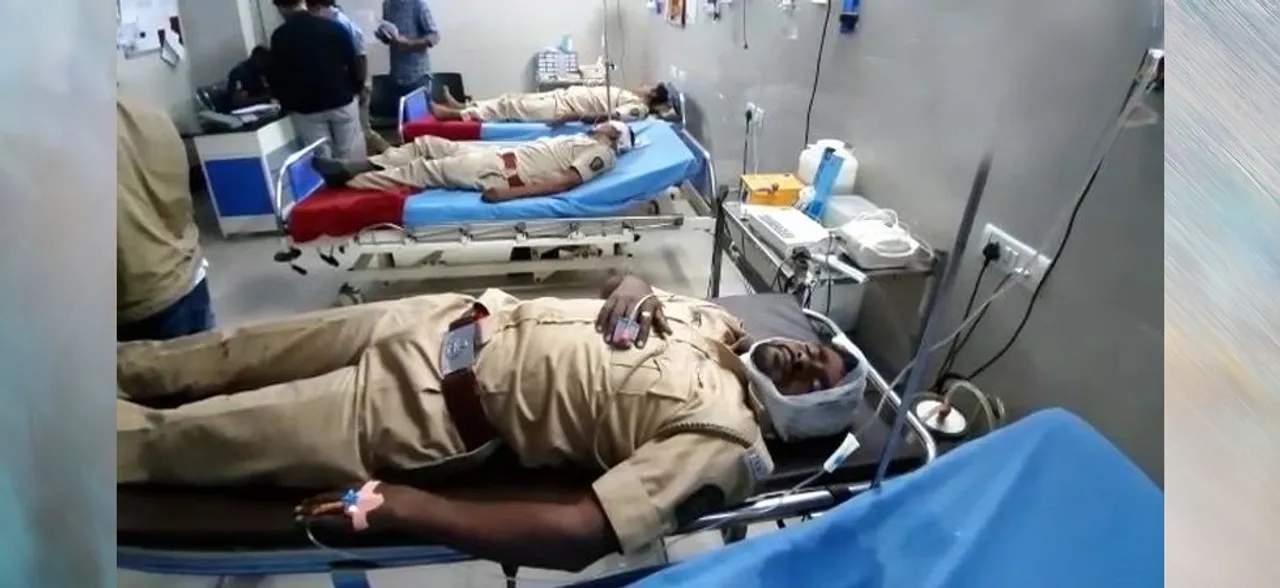 आदिवासियों ने पुलिस पर कुल्हाड़ी से किया हमला, 15 जवान समेत कुल 65 लोग घायल