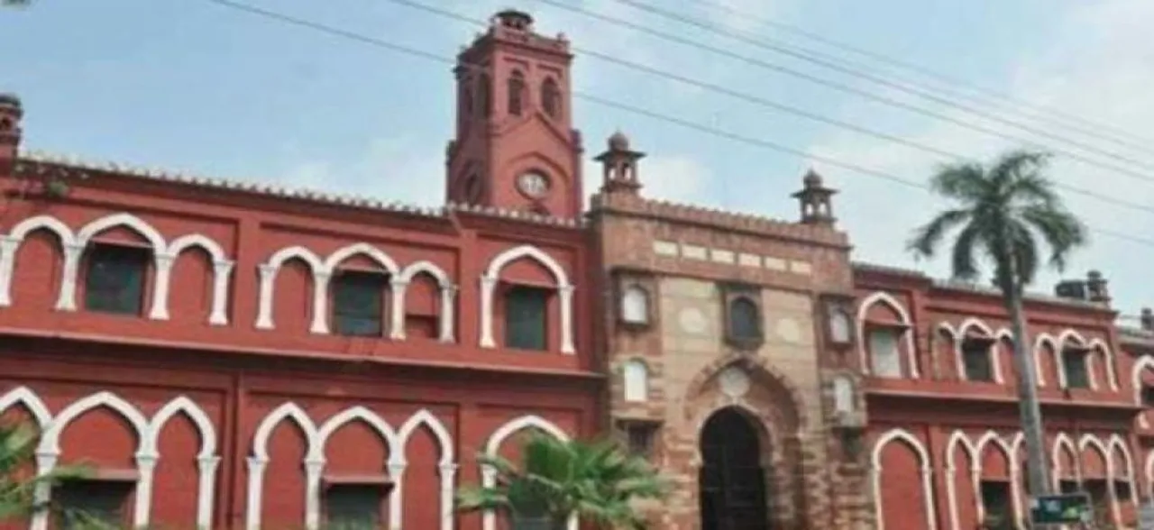 तिरंगा यात्रा निकालने को लेकर AMU प्रशासन ने जारी किया कारण बताओ नोटिस, विरोध में उतरी बीजेपी