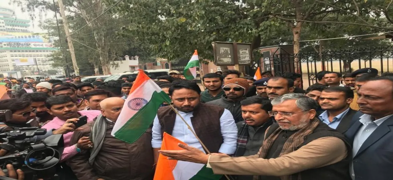डिप्टी सीएम सुशील मोदी ने तिरंगा यात्रा को किया रवाना, पटना की सड़कों पर दिखा युवाओं का जबरदस्त जोश