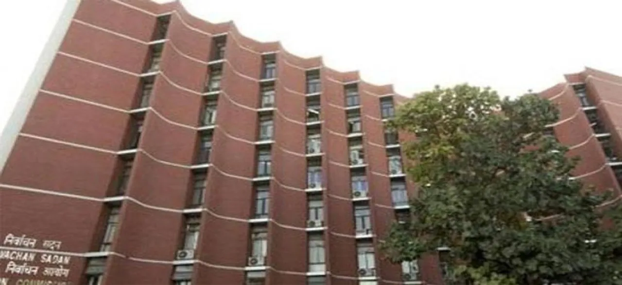 चुनाव आयोग का राज्य सरकारों को आदेश, 28 फरवरी से पहले करें अधिकारियों के तबादले