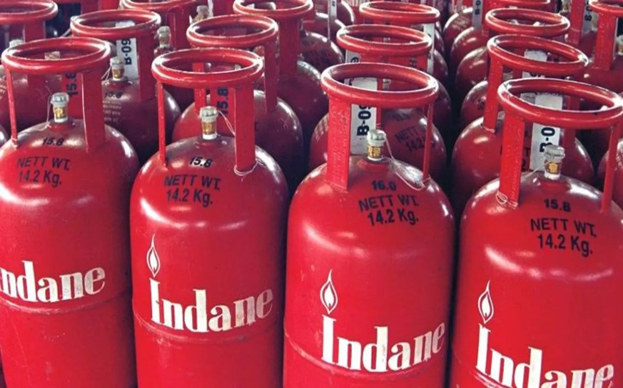 बजट से पहले सरकार ने LPG सिलेंडर के दाम घटाए, जानें यहां बदली कीमत