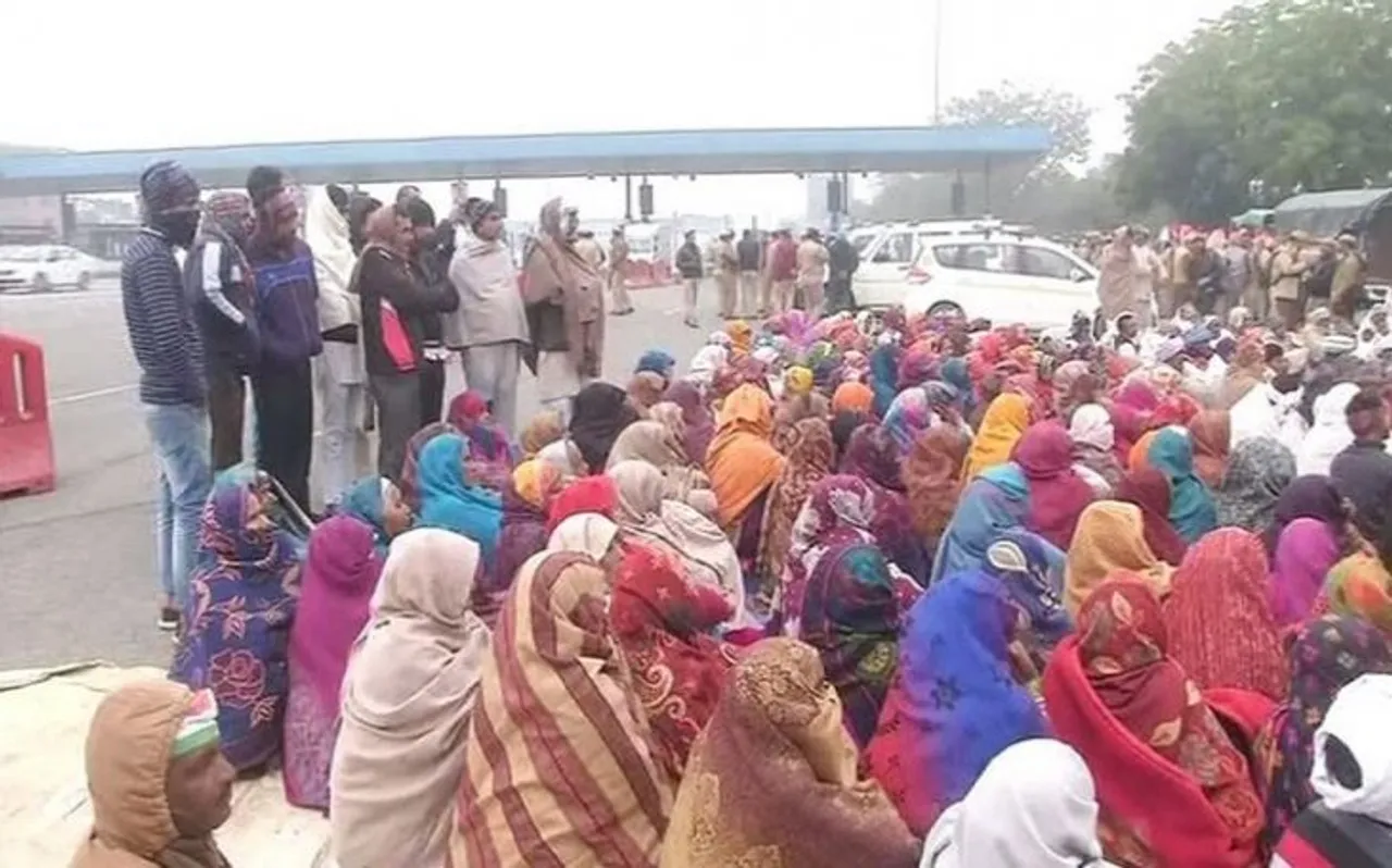 दिल्ली-नोएडा फ्लाइवे के पास किसानों का विरोध प्रदर्शन दूसरे दिन भी जारी