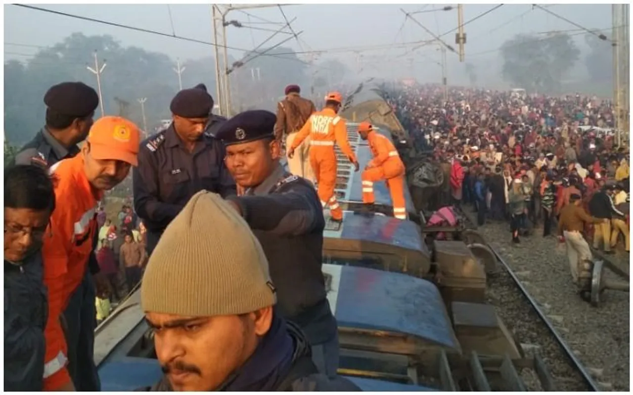 सीमांचल एक्सप्रेस के 11 डिब्बे पटरी से उतरे, 7 की मौत, कई घायल, रेलवे ने जारी किए हेल्पलाइन नंबर, मुआवजे का ऐलान