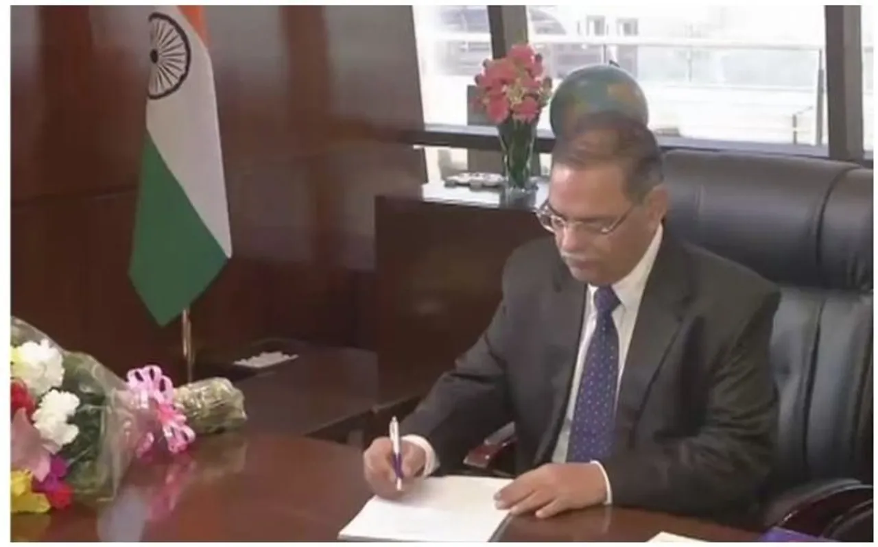 आज से सीबीआई की कमान ऋषि कुमार शुक्ला के हाथों में, जानें उनके बारे में