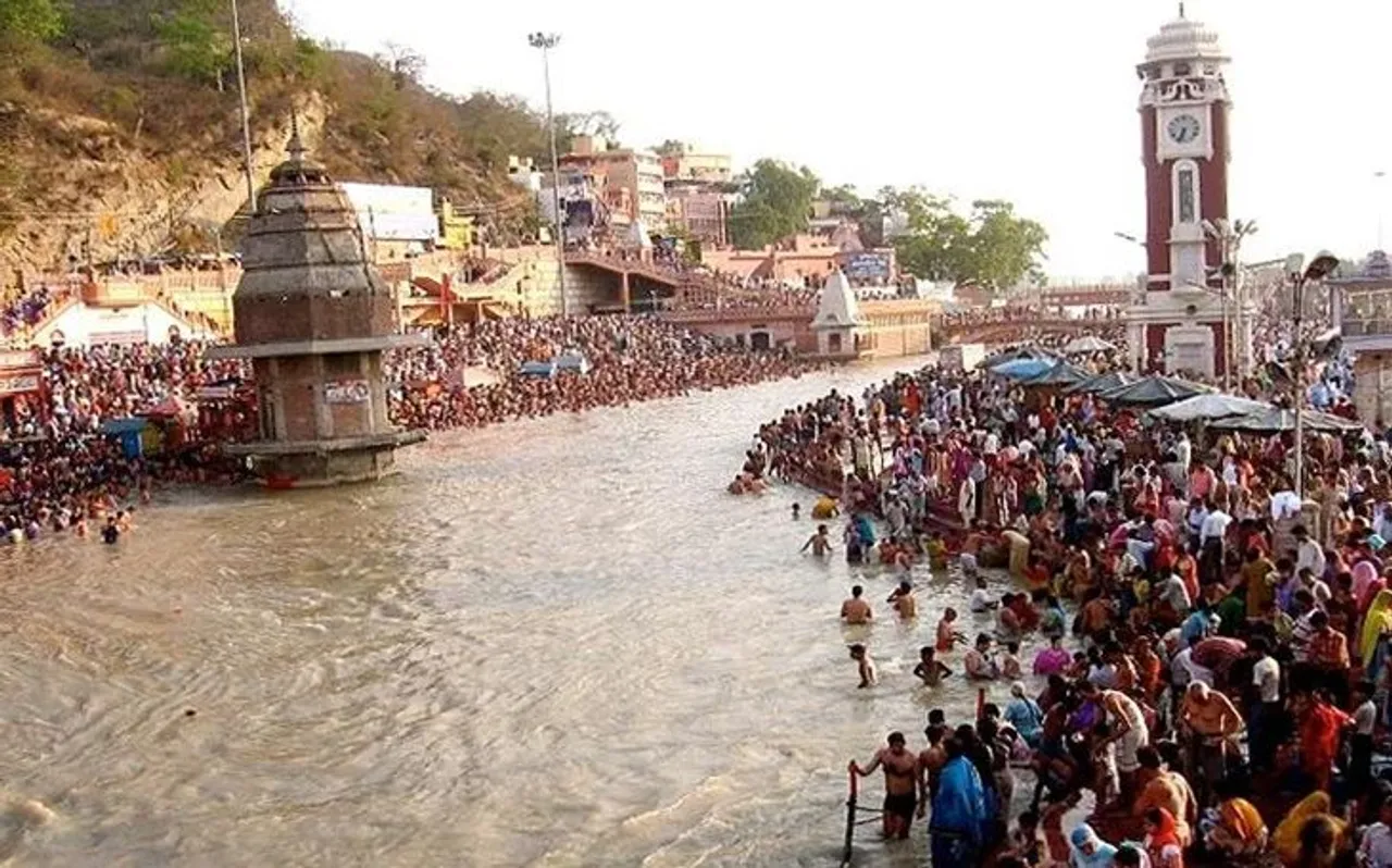 मौनी अमावस्या 2019: कड़ाके की ठंड में हरिद्वार पहुंचे लाखों श्रद्धालु, गंगा में लगाई डुबकी