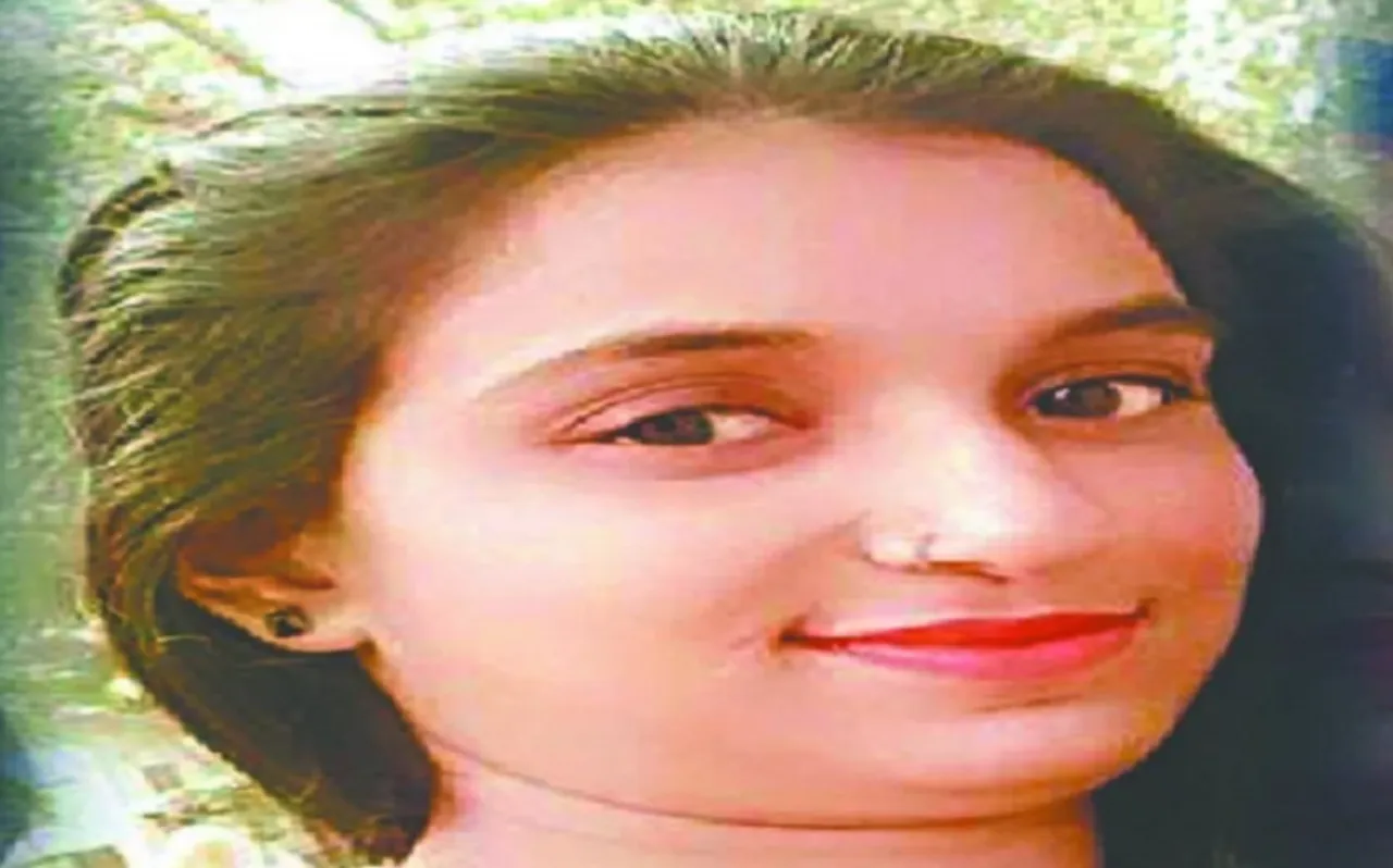 शारीरिक संबंध बनाने को लेकर पत्नी को पीटता था सनकी पति, और फिर एक दिन पिता को इस हाल में मिली बेटी